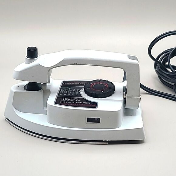 Sunbeam Shot of Steam Travel Iron with Collapsible Handle - Picture 6 of 8